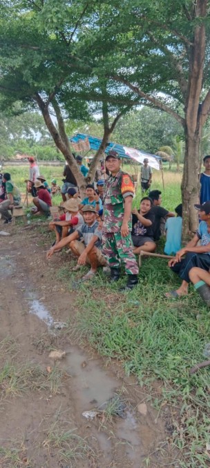 Babinsa Koramil 406-07/Jayaloka Laksanakan Komsos di Desa Sugi Waras