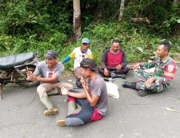 Babinsa Koramil 406-07/Jayaloka Laksanakan Komsos di Desa Bumirejo.