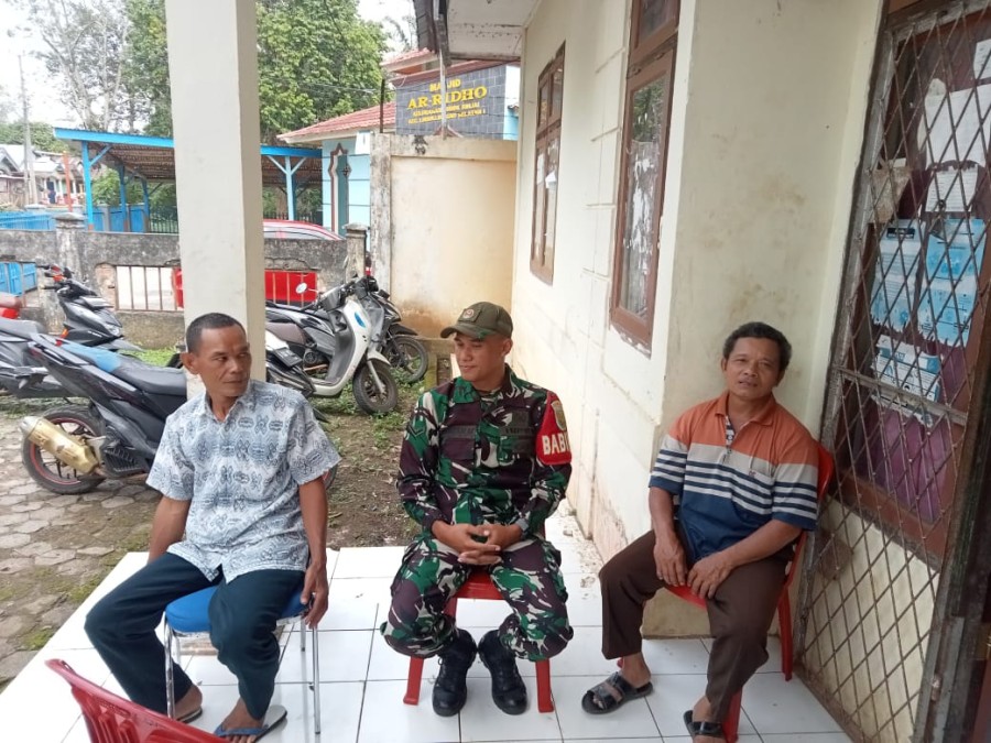 BABINSA KORAMIL 406-10/LUBUKLINGGAU TIMUR SERDA ROHMAN MUTADI LAKSANAKAN KOMUNIKASI SOSIAL BERSAMA WARGA DI KELURAHAN LUBUK BINJAI