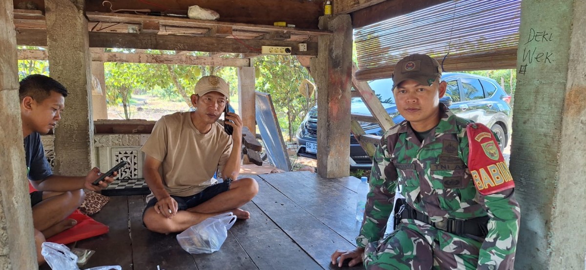 Babinsa Koramil 406-03/Rupit Aktif Laksanakan Komsos di Desa Embacang Lama