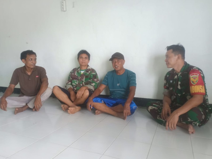 Babinsa Koramil 406-04/Muara Lakitan Koptu Nuriadi Laksanakan Komsos dan Jalin Silaturahmi dengan Warga Desa Muara Megang