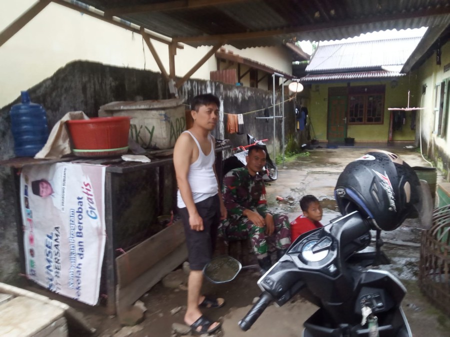 BABINSA KORAMIL 406-09/TERAWAS LAKSANAKAN KOMSOS DENGAN WARGA DESA NAPAL MELINTANG