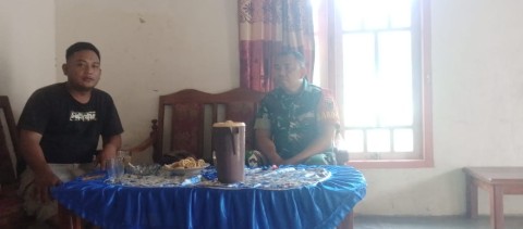 Babinsa Koramil 406-07/Jayaloka Gelar Komsos Bersama Warga Desa Ciptodadi