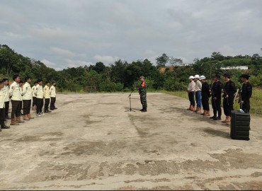 Sertu Ismail Babinsa Koramil 406-02/Rawas Ilir Pimpin Apel dan Latihan PBB untuk Security PT. BKL