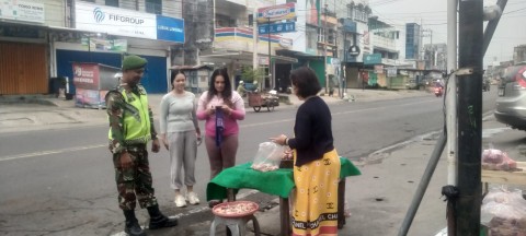 KOMUNIKASI SOSIAL (KOMSOS) BABINSA KORAMIL 406-10/LUBUKLINGGAU TIMUR BERSAMA MASYARAKAT RT 04 KELURAHAN SIMPANG PERIUK