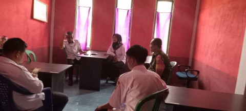 Babinsa Koramil 406-01/Rawas Ulu Serda Ali Kusno Laksanakan Komsos Terkait Keamanan Desa di Teladas