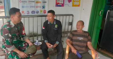 Babinsa Koramil 406-10/Lubuklinggau Timur Gelar Komsos, Pererat Silaturahmi Bersama Warga RT 04 Kelurahan Lubuk Kupang