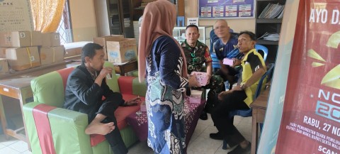 Babinsa Koramil 406-08/Lubuklinggau Gelar Komsos Bersama Ketua RT dan Staf Kelurahan