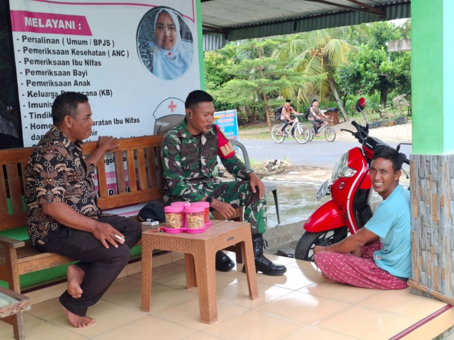 Babinsa Koramil 406-06/Tugumulyo Jalin Silaturahmi Melalui Komsos di Desa Kertosari