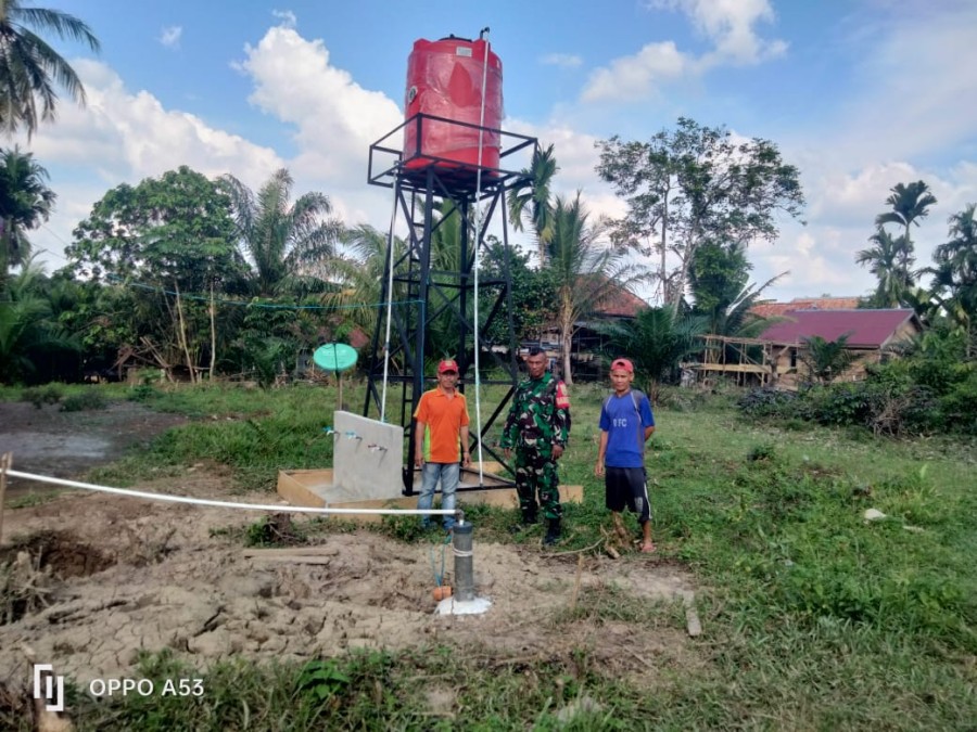 Babinsa Koramil 406-05/Muara Kelingi Bersama Perangkat Desa Pangkalan Tarum Tinjau Kondisi Sumur Bor