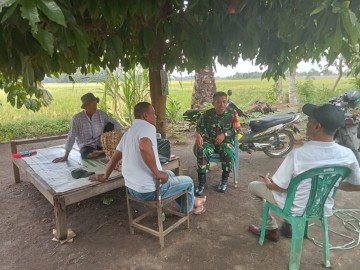 Babinsa Koramil 406-10/Lubuklinggau Timur Jalin Silaturahmi dengan Warga Kelurahan Simpang Periuk