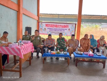 Babinsa Koramil 406-03/Rupit Hadiri Musrenbangdes di Desa Terusan