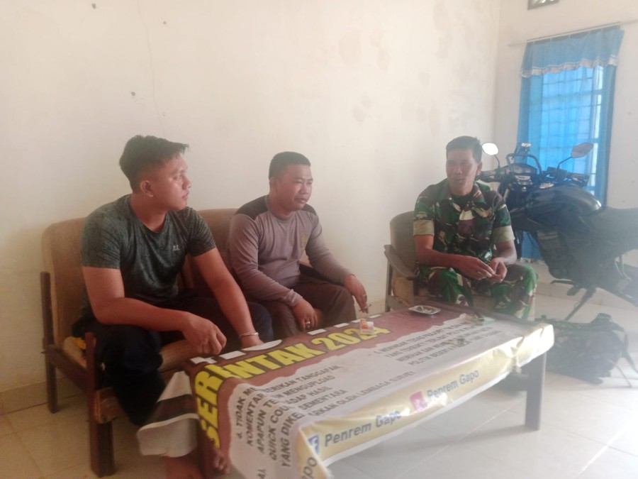 Sertu Amansyah, Babinsa Koramil 406-05/Muara Kelingi Jalin Keakraban dengan Warga Desa Mekarsari