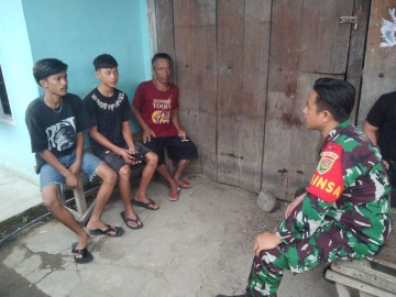 Babinsa Ingatkan Pemuda Binaan Agar Menjauhi Narkoba