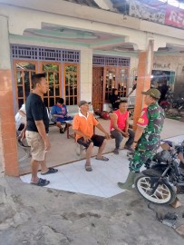 Babinsa Koramil 406-05/Jayaloka Jalin Keakraban dengan Warga RT 05 Infres, Kelurahan Marga Tunggal
