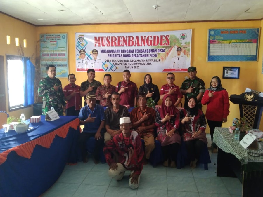 Babinsa Koramil 406-02/Rawas Ilir Hadiri MusrambangDes dan Penyaluran BLT di Desa Tanjung Raja