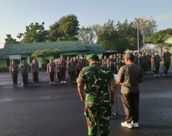 KODIM 0406/LUBUK LINGGAU LAKSANAKAN JUM’AT SEHAT, GELAR JALAN SANTAI RUTINITAS DI PANGKALAN