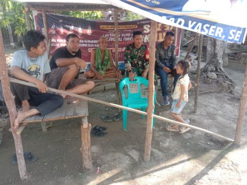 Babinsa Koramil 406-02/Rawas Ilir Ajak Warga Desa Pauh Tingkatkan Tertib Jaga Malam