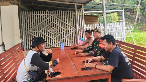 Babinsa Koramil 406-01/Rawas Ulu Laksanakan Komsos di Desa Sungai Baung