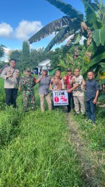 Babinsa Koramil 406-06/Tugumulyo Dampingi Pengecekan Titik Nol Pembangunan Jalan Pemukiman di Kelurahan B Srikaton