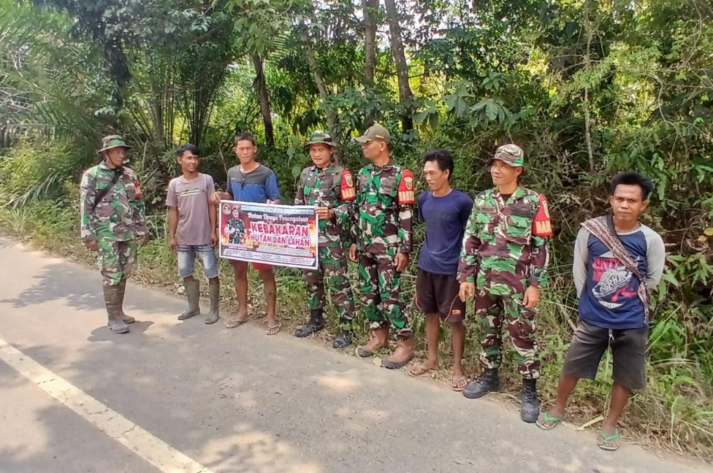 Babinsa Koramil 406-05/Muara Kelingi Sosialisasikan Penanggulangan Karhutla di Desa Gunung Kembang Lama
