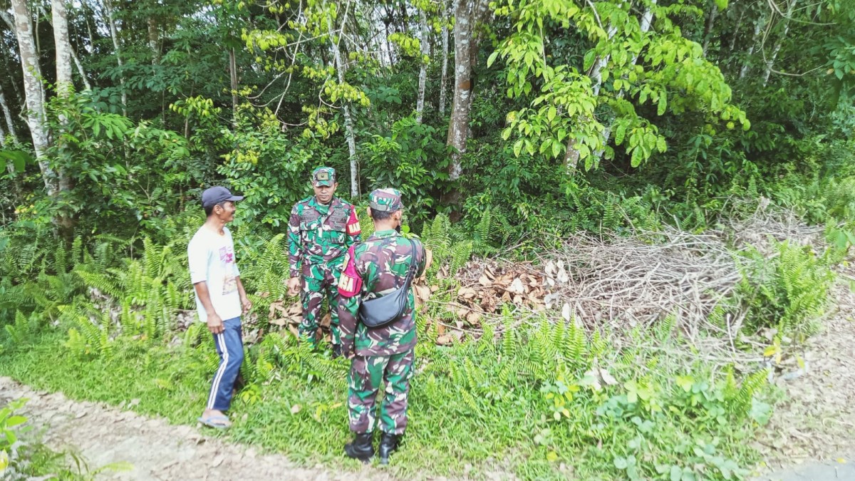 BABINSA KORAMIL 406-06/TUGUMULYO LAKSANAKAN SOSIALISASI KARHUTLA DI DESA SURODADI