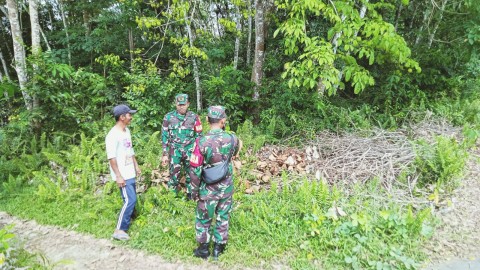BABINSA KORAMIL 406-06/TUGUMULYO LAKSANAKAN SOSIALISASI KARHUTLA DI DESA SURODADI