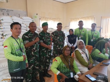 Babinsa Koramil 406-10/Lubuklinggau Timur Monitoring Penyaluran Bantuan Beras Pangan CBR di Kecamatan Lubuklinggau Selatan II
