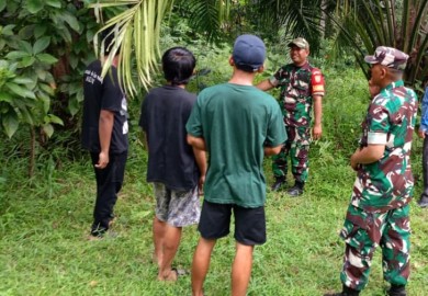 BABINSA KORAMIL 406-06/TUGUMULYO LAKUKAN SOSIALISASI KARHUTLA DI DESA SADAR KARYA