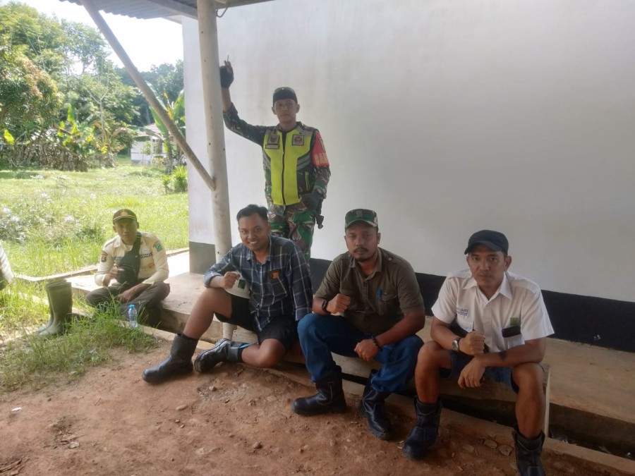 Babinsa Koramil 406-04/Muara Lakitan Laksanakan Komsos dan Monitoring Keamanan Lingkungan di Desa Marga Baru