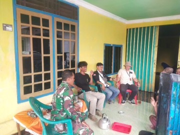 Babinsa Koramil 406-04/Muara Lakitan Jalin Silaturahmi dan Komsos Bersama Warga Desa Sumber Rejo
