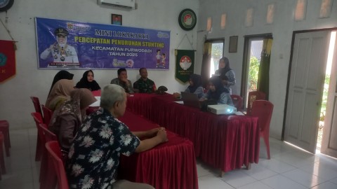 Babinsa Koramil 406-06/Tugumulyo Hadiri Rapat Stunting dan Pembentukan Panitia HUT RI ke-80 di Desa Purwodadi