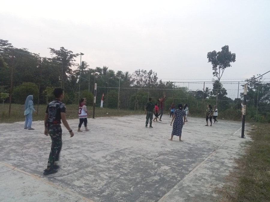 Satgas TMMD ke-125 Kodim 0406/Lubuklinggau Gelar Olahraga Bersama Warga Desa Kota Baru SP 7