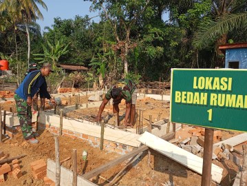 TMMD KE-125 KODIM 0406/LLG BANGUN RUMAH LAYAK HUNI DI DESA KOTA BARU SP 7, KECAMATAN BTS ULU, KABUPATEN MUSI RAWAS