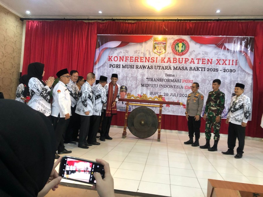 Babinsa Koramil 406-03/Rupit Hadiri Konferensi PGRI Muratara ke-XXI