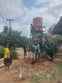 TNI MANUNGGAL AIR: SATGAS TMMD KE-125 KODIM 0406/LUBUKLINGGAU BERSAMA WARGA GOTONG ROYONG PASANG TOWER AIR DI DESA KOTA BARU SP 7