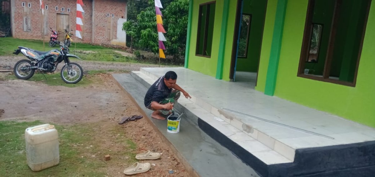 Tim TMMD kodim 0406/lubuklinggau telah selesai lakukan pengecetan rehap musolah di desa kota baru cecar