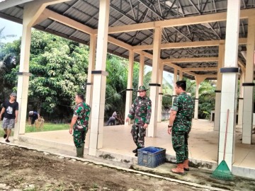 Dengan Semangat Gotong Royong, Satgas TMMD Ke-125 Kodim 0406/Lubuklinggau Bersihkan Pasar di Desa Kota Baru SP 7