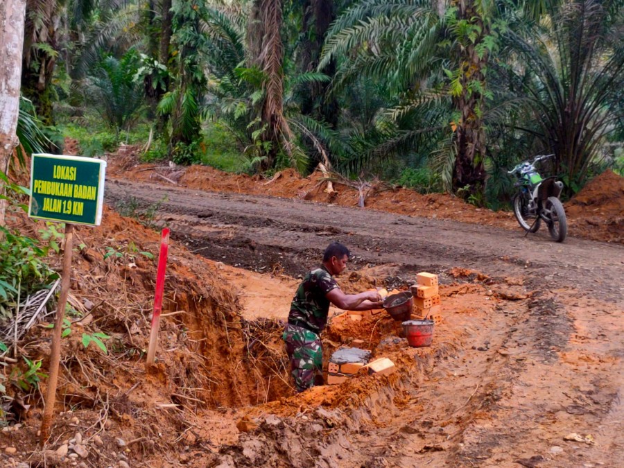 Satgas TMMD Ke-125 Kodim 0406/Lubuklinggau Bangun Gorong-Gorong di Titik Nol Jalan Sepanjang 1,9 Km di Desa Kota Baru SP 7