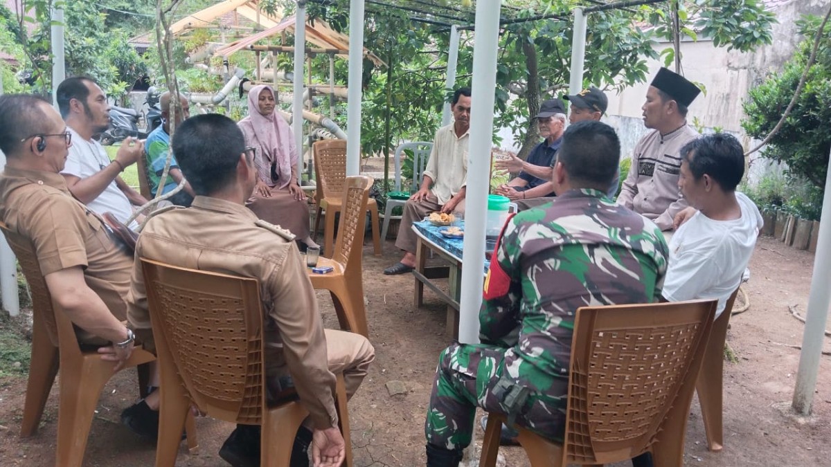Serda M. Cristian Ganda Saputra Gelar Komsos Bersama Lurah, Warga, dan Tokoh Adat di Kelurahan Karya Bakti