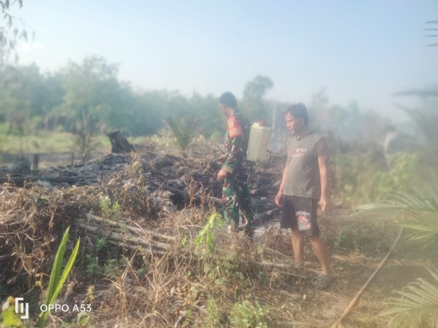 Babinsa Koramil 406-05/Muara Kelingi Tanggap Karhutla, Serda Suryanda Cek Titik Api di Desa Pangkalan Tarum