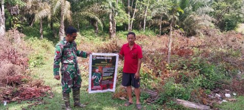 Babinsa Koramil 406-07/Jayaloka Sosialisasikan Pencegahan Karhutla di Desa Donorejo