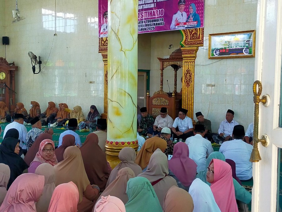 Danramil 406-06/Tugumulyo Hadiri Pengajian Musi Rawas Mantap di Masjid Al-Jamik Desa Sitiharjo