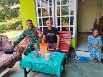 Demi Terwujudnya Hubungan Harmonis antara TNI dan Warga, Sertu Rustan Adi Chandra Aktif Jalin Komunikasi dengan Masyarakat Desa Air Beliti