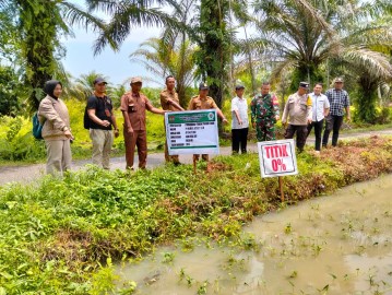 Babinsa Koramil 406-09/Terawas Hadiri Pembagian BLT dan Monitoring Titik 0% di Desa Sumbersari