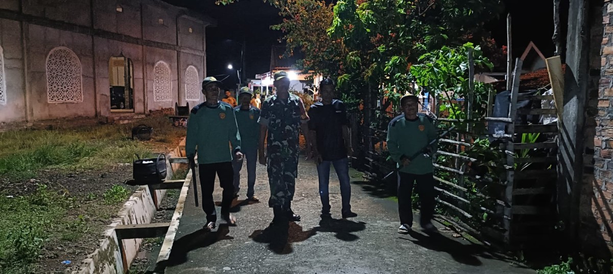 Anggota Koramil 406/10 Lubuklinggau Timur Laksanakan Siskamling di Wilayah Binaan