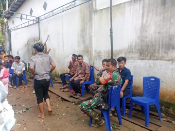 Serka Argani Babinsa Koramil 406-05/Muara Kelingi Jalin Silaturahmi dengan Warga Desa Remayu