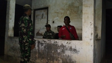 Babinsa Koramil 406-02/Rawas Ilir Ajak Warga Desa Belani Aktif Laksanakan Siskamling