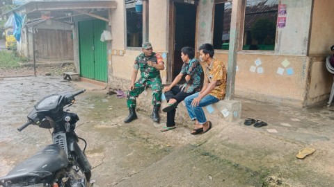 Babinsa Koramil 406-09/Terawas Ajak Warga Desa Batu Gane Cegah Bahaya Membakar Lahan