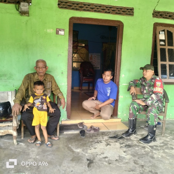 Babinsa Koramil 406-02/Rawas Ilir Laksanakan Komsos di Desa Rantau Kadam